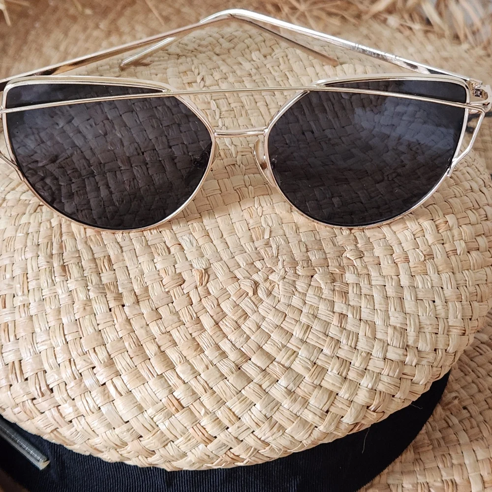 Like New Mirrored Cat Eye Sunglasses | Gold Double Brow Bar